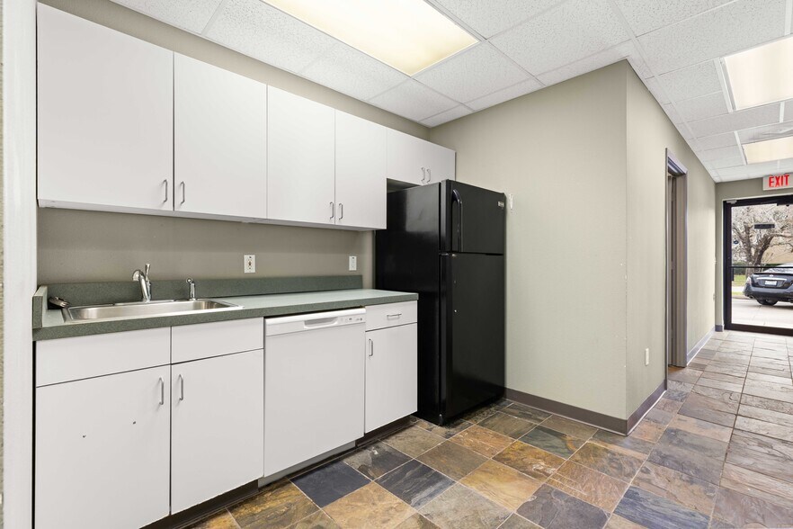 More Photos Of 549 N Egret Bay Blvd, League City Medical For Lease