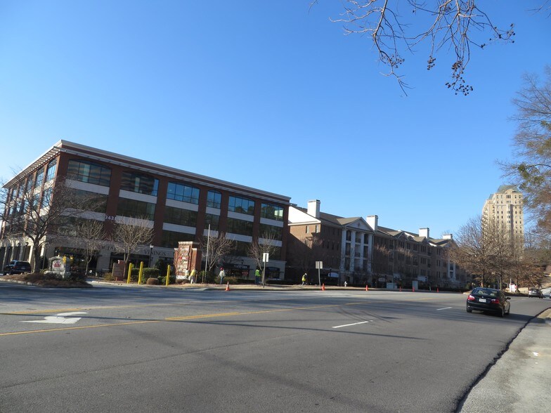 More Photos Of 3621 Vinings Slope SE, Atlanta Loft Creative Space For Sale