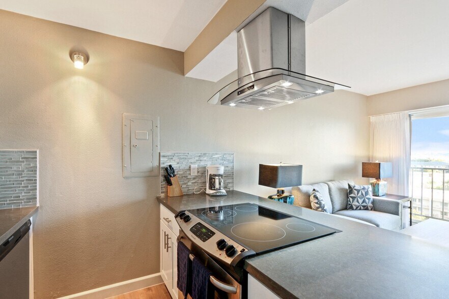 More Photos Of 415-425 Washington Blvd, Marina del Rey Apartments For Lease