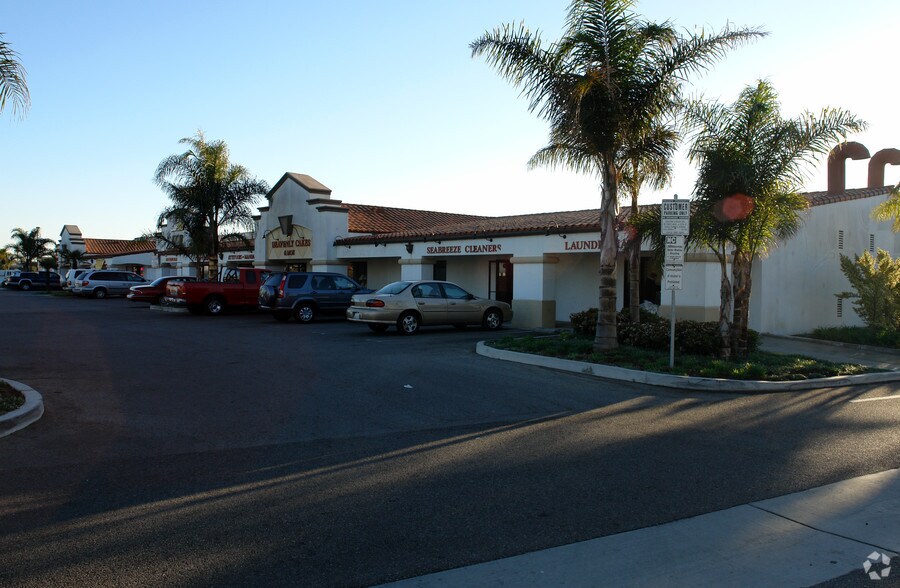 More Photos Of 1001-1035 Harbor Blvd, Oxnard General Retail For Lease