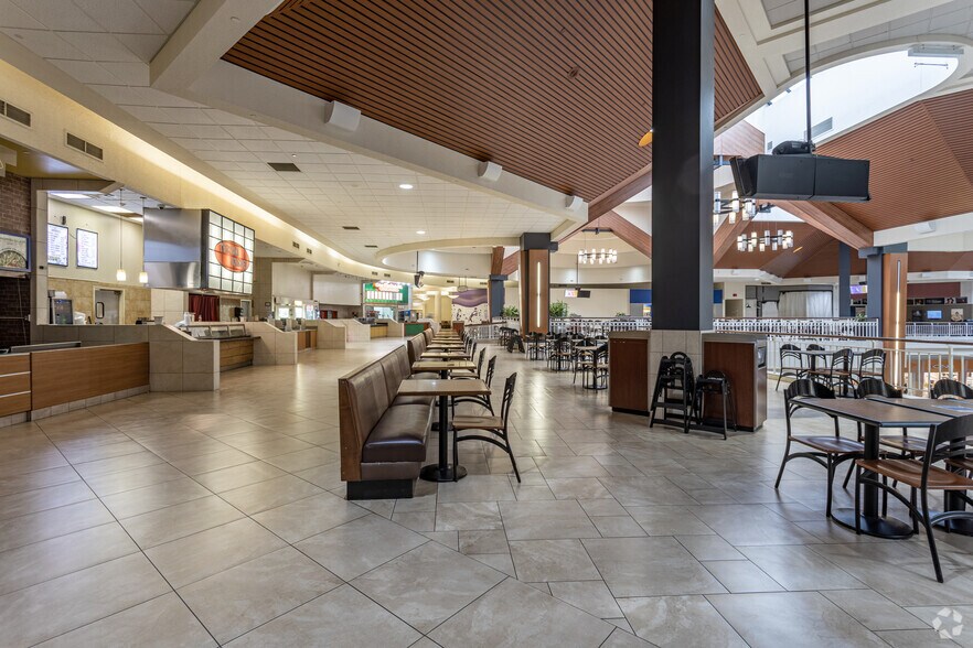 More Photos Of 1801 SW Wanamaker Rd, Topeka Unknown For Lease