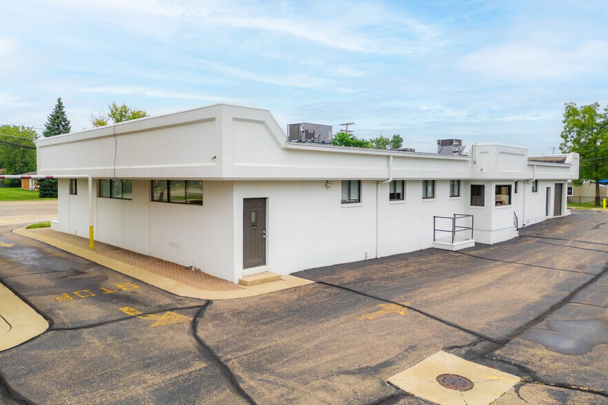 Primary Photo Of 31333 W Thirteen Mile Rd, Farmington Hills Office For Sale
