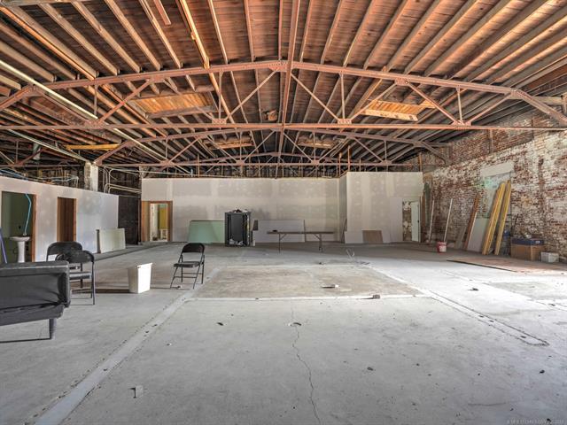 More Photos Of 800 W Okmulgee St, Muskogee Light Distribution For Sale