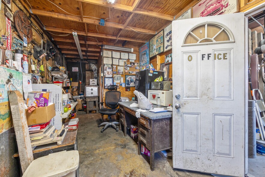 More Photos Of 2455 E 52nd St, Los Angeles Warehouse For Sale