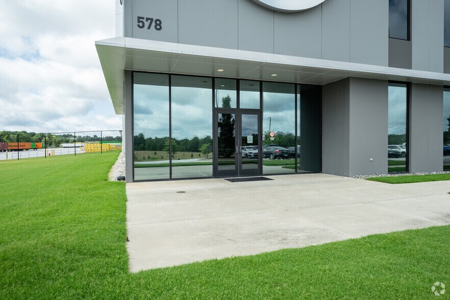 More Photos Of 578 Robinson Rd, Greer Distribution For Lease