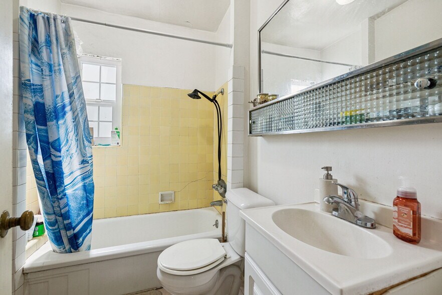 More Photos Of 1674 S Via Salida, Palm Springs Apartments For Sale