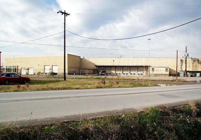More Photos Of 2830 Produce Row, Houston Manufacturing For Lease