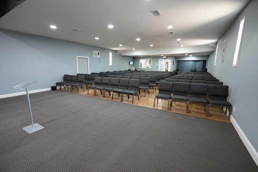 More Photos Of 527 Cumberland St, Dallas Religious Facility For Sale