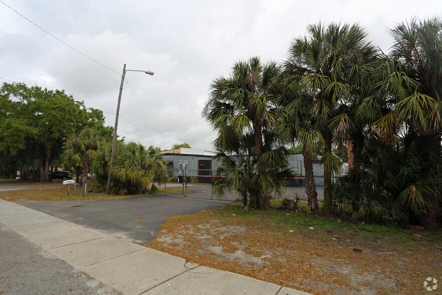 More Photos Of 4214 W Virginia Ave, Tampa Warehouse For Lease