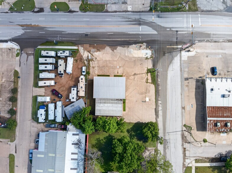 More Photos Of 815 E Moore Ave, Terrell Storefront Retail Office For Sale
