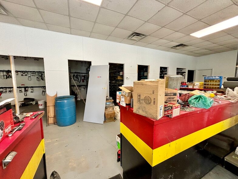 More Photos Of 57 W Oak St, Mc Rae Helena Auto Repair For Sale