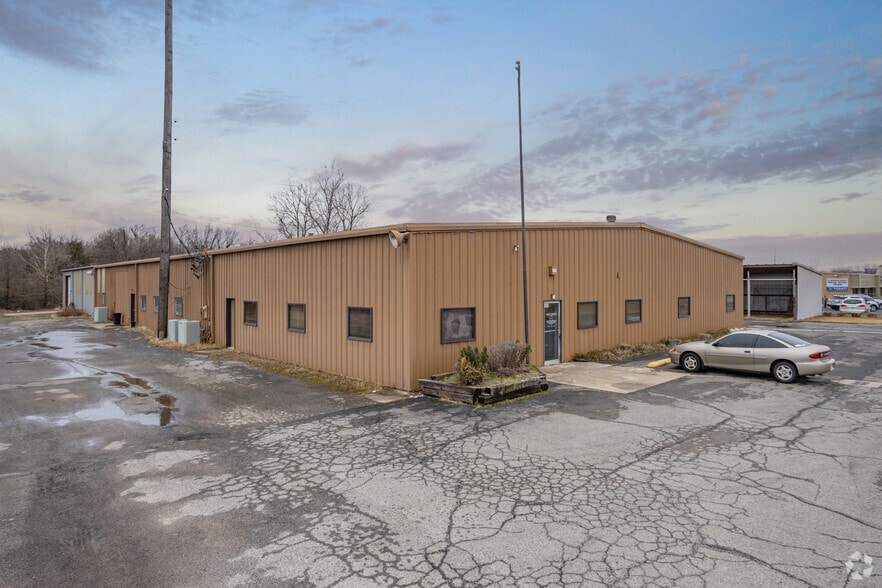 Primary Photo Of 1401-1409 W Shawnee, Muskogee Manufacturing For Sale