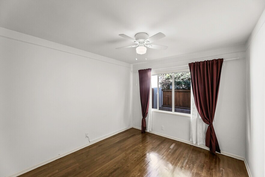 More Photos Of 1167 Nelrose Ave, Venice Apartments For Sale