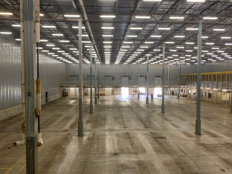 More Photos Of 1042-1050 W Swanzey Rd, Swanzey Warehouse For Sale