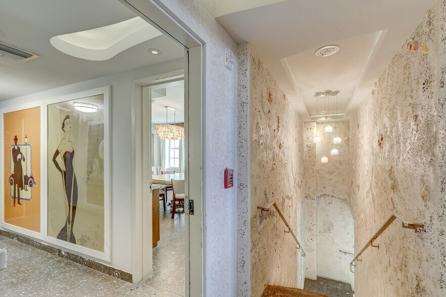 More Photos Of 820 Ocean Dr, Miami Beach Restaurant For Sale