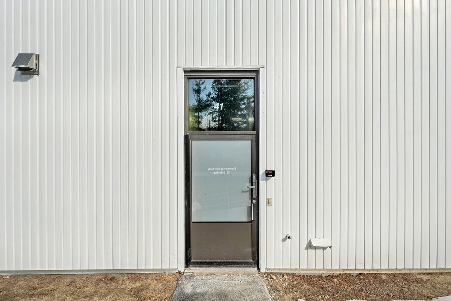 More Photos Of 41 Simon St, Nashua Flex For Lease