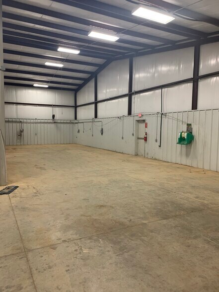 More Photos Of 175 Marvin A Smith Rd, Kilgore Warehouse For Lease
