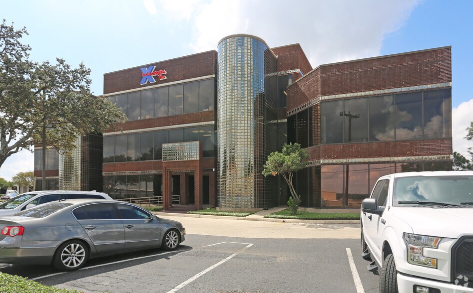 More Photos Of 100 Sandau Rd, San Antonio Office For Lease
