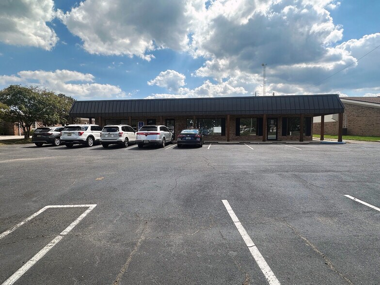 More Photos Of 3165 Dauphin St, Mobile Freestanding For Sale