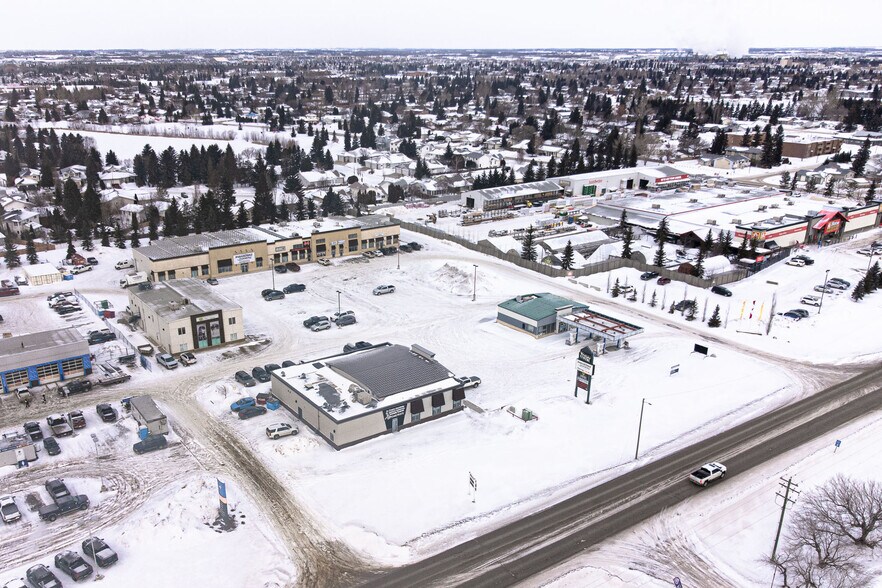 More Photos Of 2602 50 Av, Lloydminster Showroom For Sale