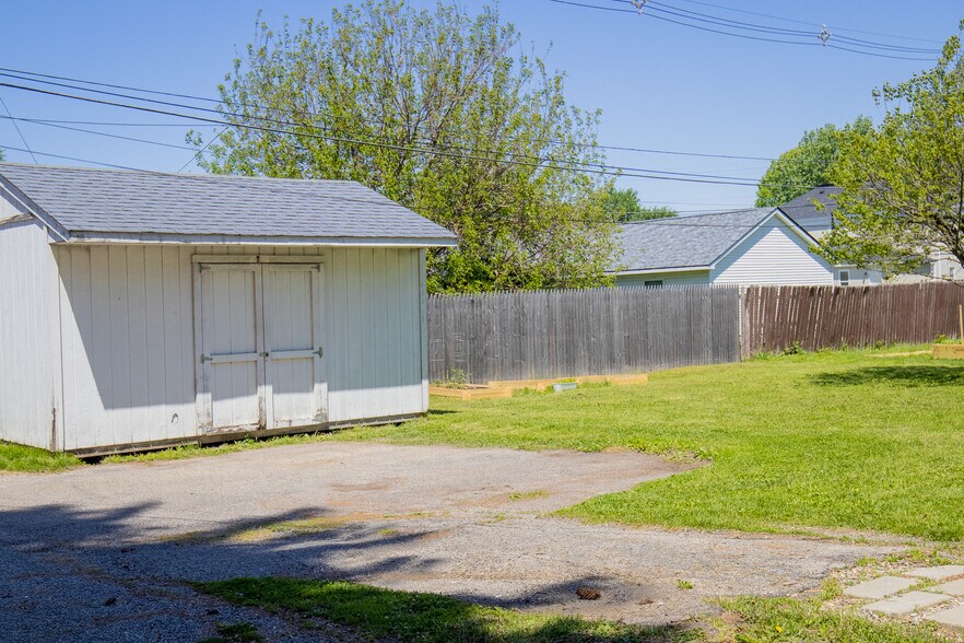 More Photos Of 324 W North St, Lebanon Specialty For Sale