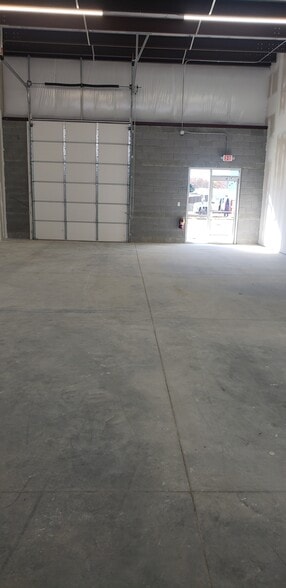 More Photos Of 8129 Pine Ridge Rd, Mechanicsville Light Distribution For Lease