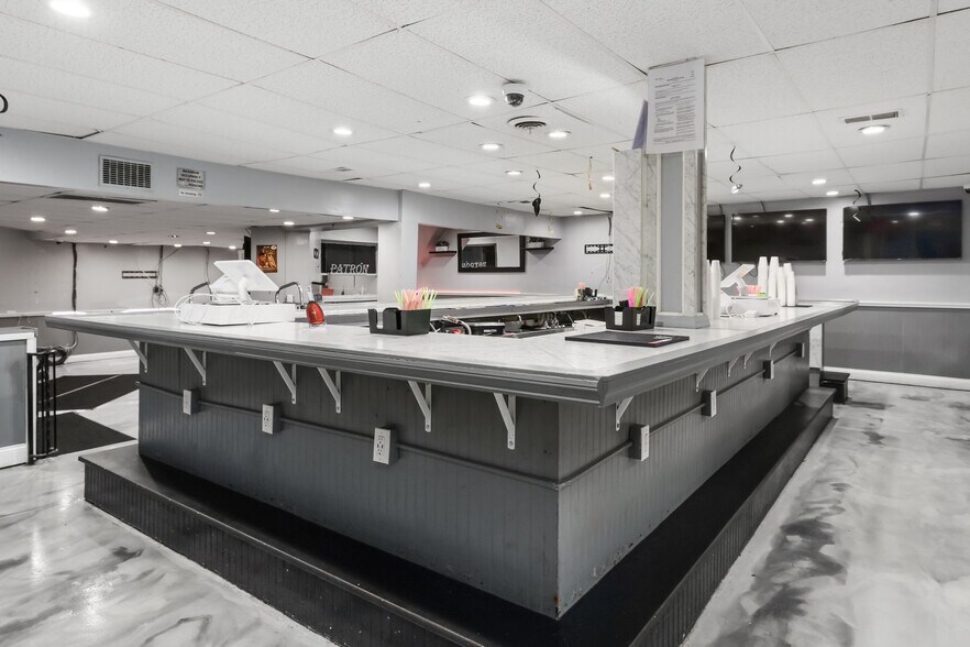 More Photos Of 1662 W Mound St, Columbus Restaurant For Sale