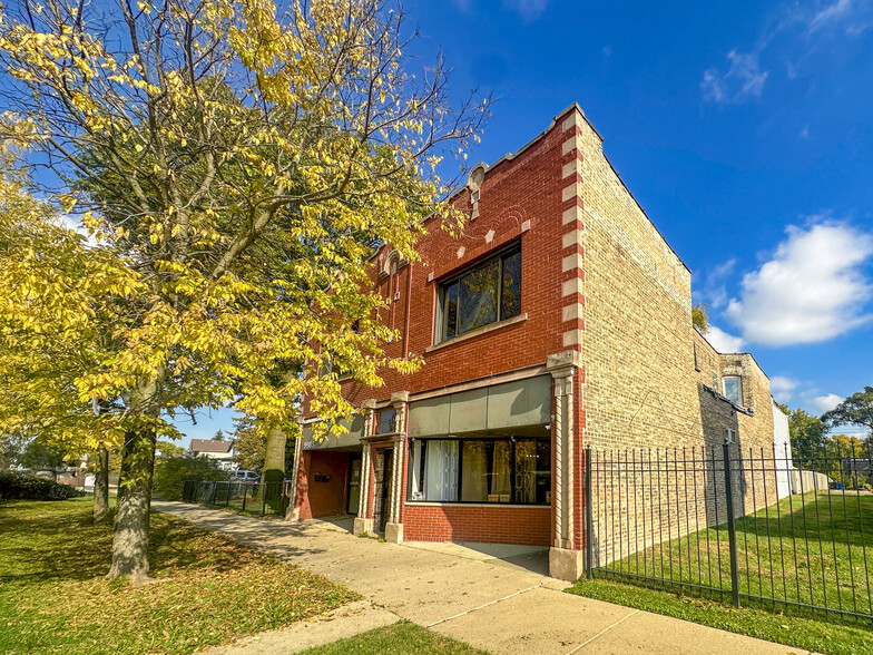 Primary Photo Of 9985 S Beverly Ave, Chicago Apartments For Sale