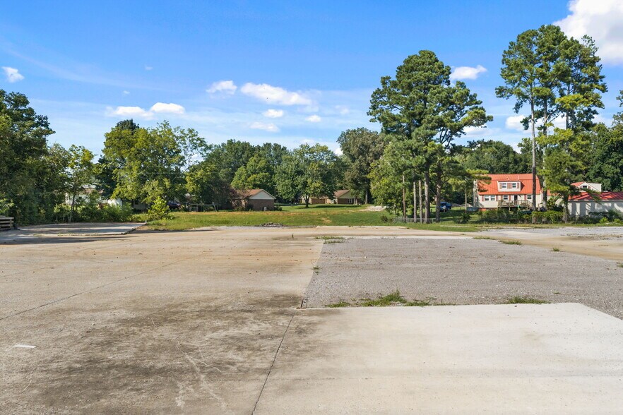 More Photos Of 10063 US-72, Rogersville Warehouse For Lease