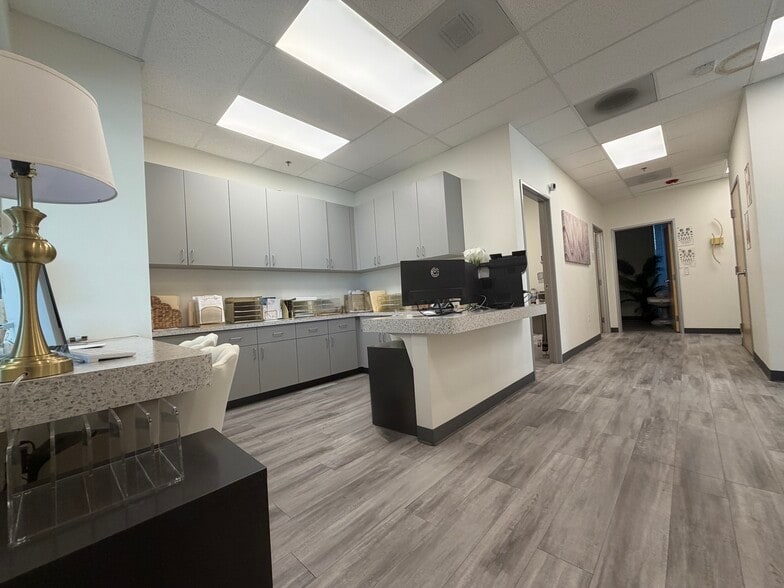 More Photos Of 906 Cirby Way, Roseville Medical For Lease