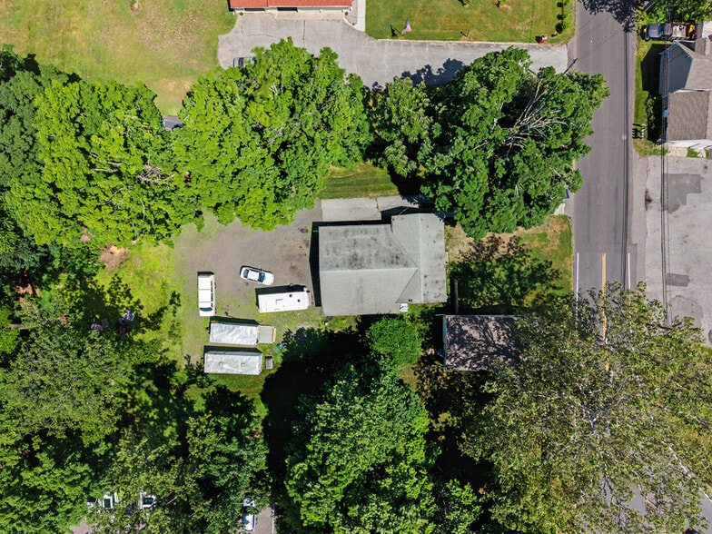 More Photos Of 16 Old New Milford Rd, Brookfield Flex For Sale