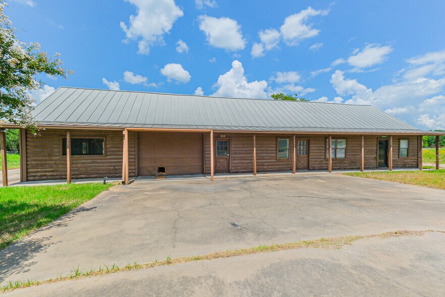 More Photos Of 17857 State Highway 36 S, Somerville Freestanding For Sale