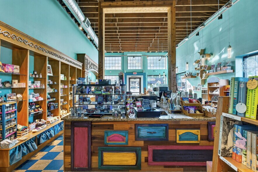 More Photos Of 503 Main St, Oregon City Storefront For Sale