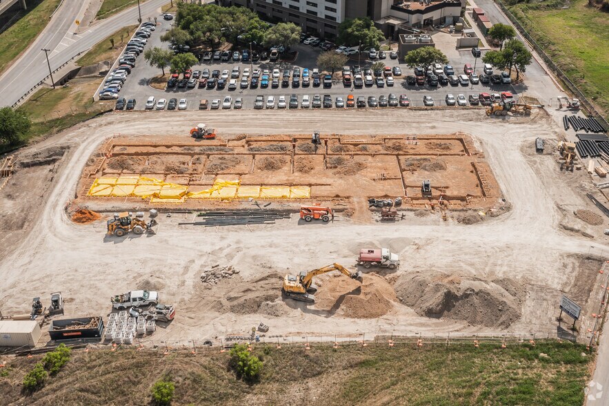 More Photos Of 3202 Cherry Ridge Dr, San Antonio Medical For Lease