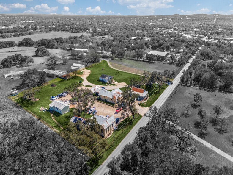 More Photos Of 1015 N School St, Boerne Office For Sale