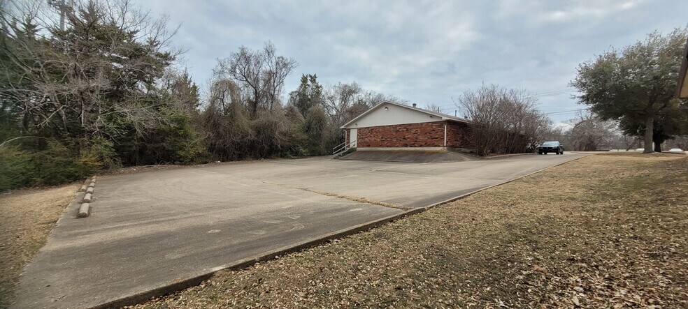 More Photos Of 315 E Pleasant Run Rd, DeSoto Medical For Sale