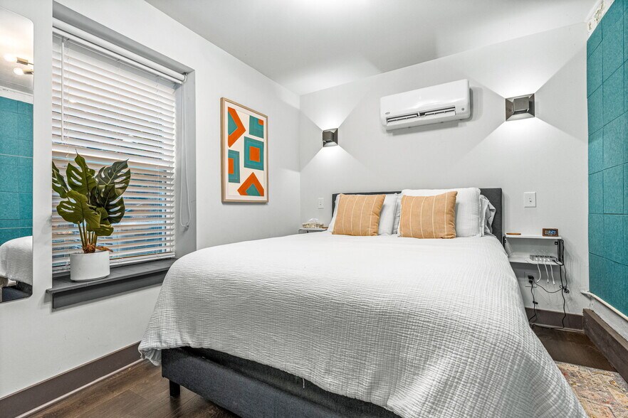 More Photos Of 207 Bank St, New Albany Apartments For Sale