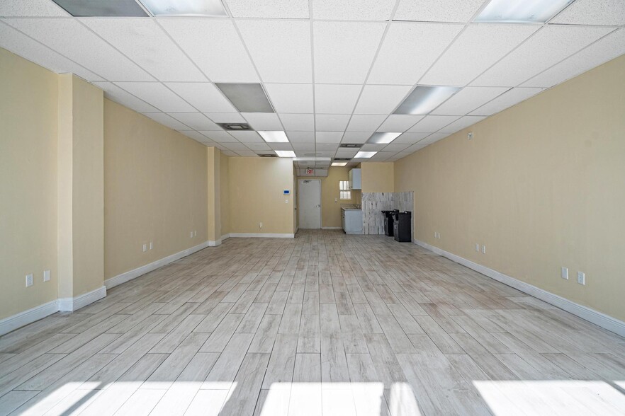 More Photos Of 16978-16990 NE 19th Ave, North Miami Beach Storefront Retail Office For Lease