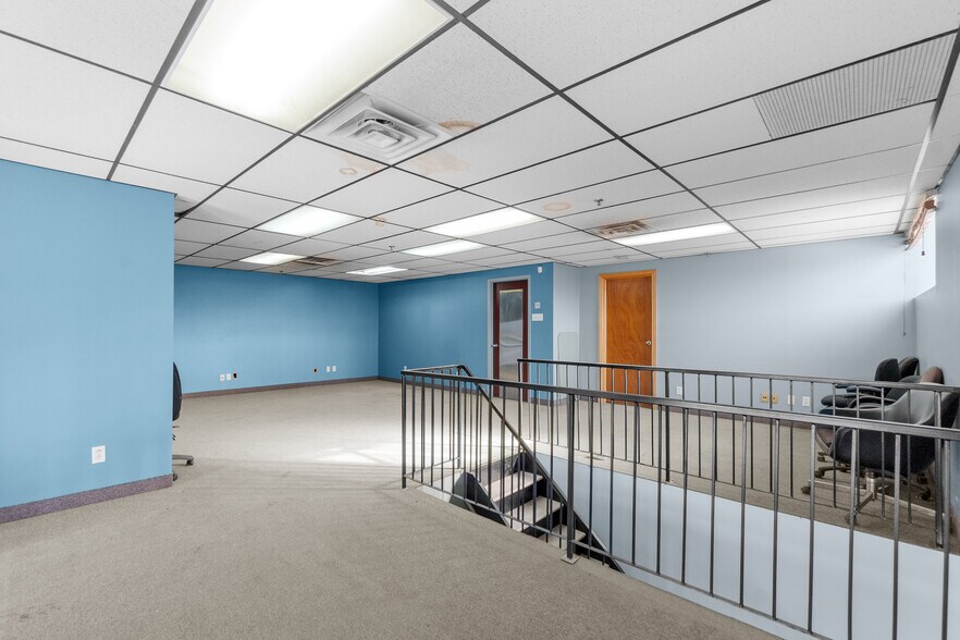 More Photos Of 9170 Boul Maurice-Duplessis, Montréal Warehouse For Lease