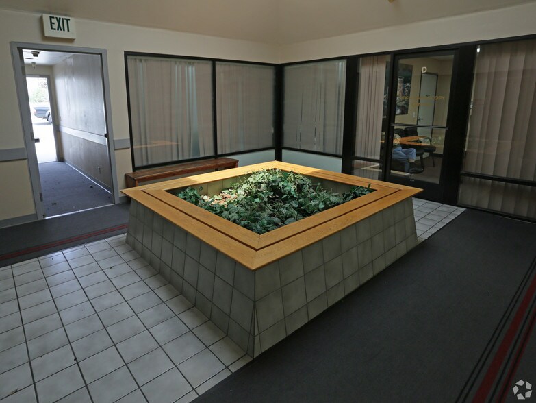 More Photos Of 18056 Wika Rd, Apple Valley Medical For Lease