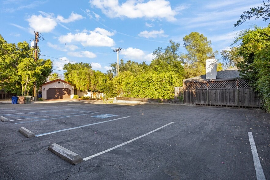 More Photos Of 305 W Ojai Ave, Ojai Office For Sale