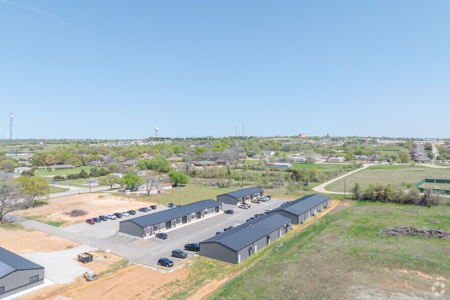 More Photos Of 200-225 West Side Dr, Decatur Light Distribution For Lease