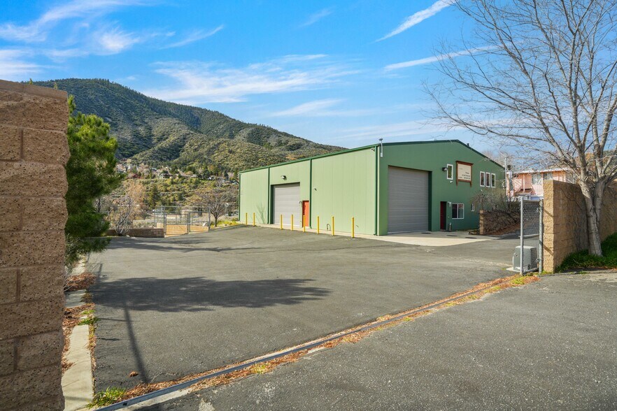 More Photos Of 3212 Mt Pinos Way, Frazier Park Light Manufacturing For Sale