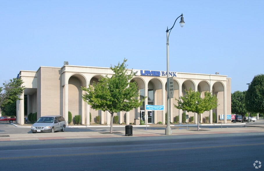 Primary Photo Of 2301 Exchange Ave, Oklahoma City Bank For Sale