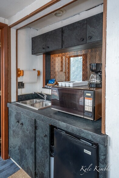 More Photos Of 104 W Houghton Lake Dr, Prudenville Hotel For Sale