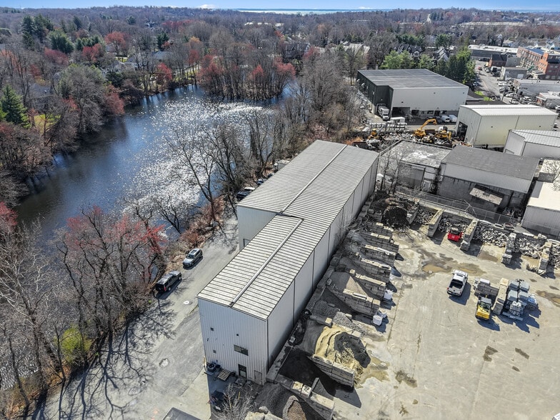Primary Photo Of 55 Poplar St, Stamford Light Distribution For Sale
