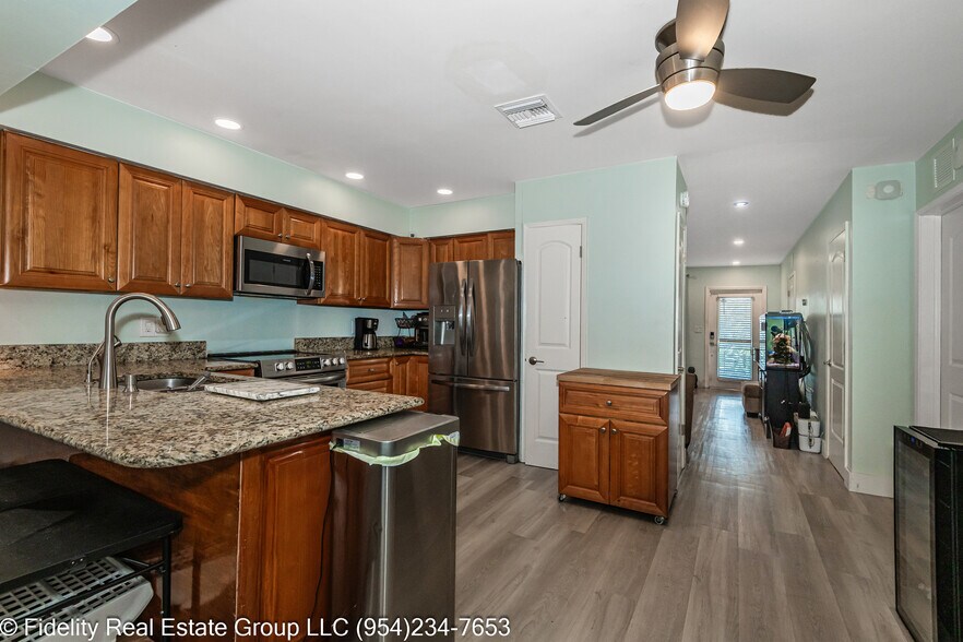 More Photos Of 1425 Ne 55th St, Fort Lauderdale Specialty For Sale