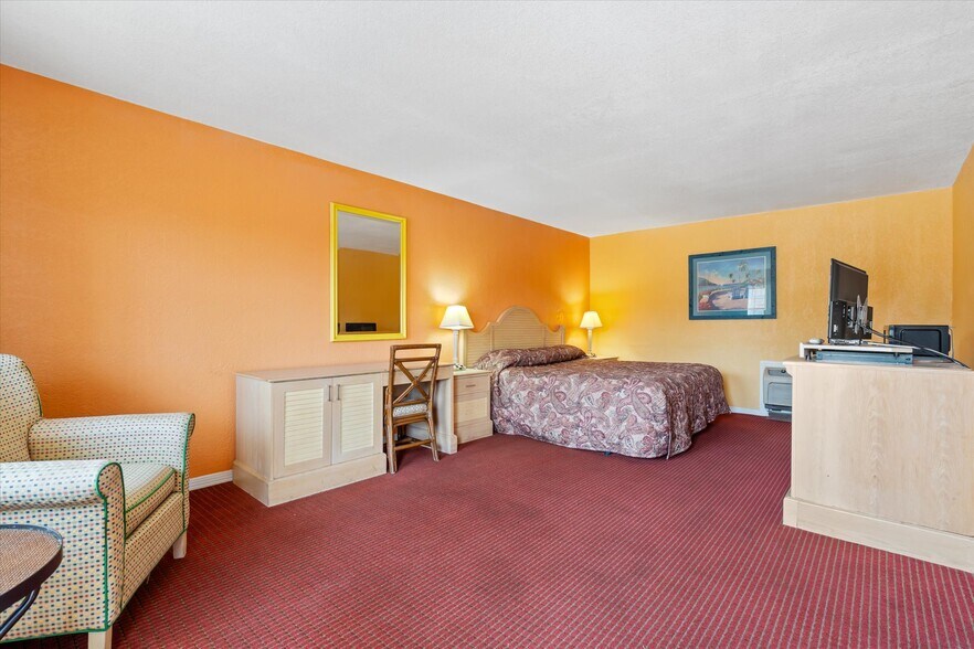 More Photos Of 32810 Highway 43, Thomasville Hotel For Sale