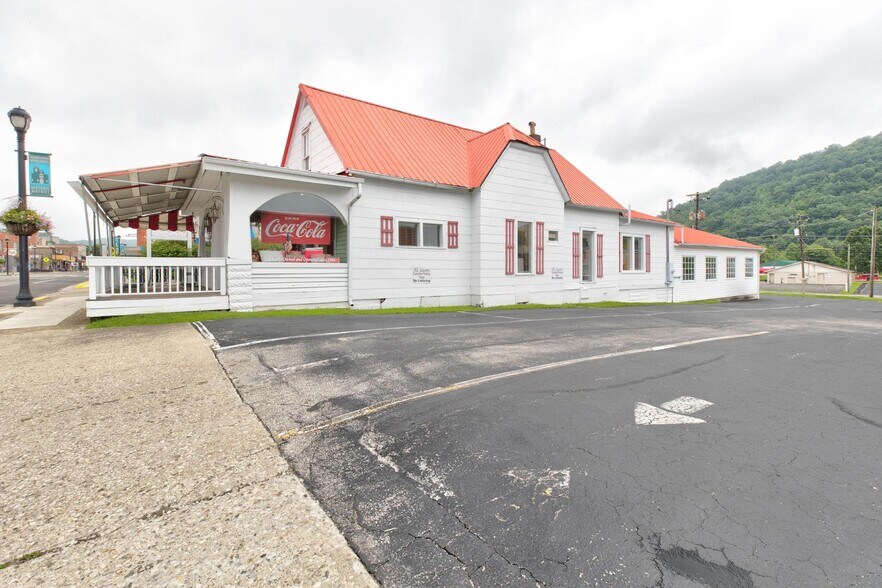 More Photos Of 134 E Main St, Morehead General Retail For Sale