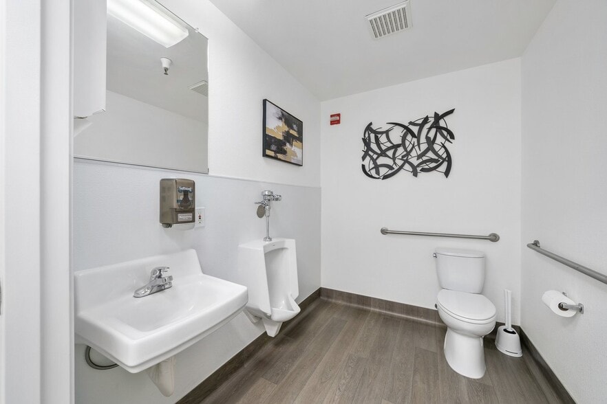 More Photos Of 2200 Golden Hill Rd, Paso Robles Warehouse For Sale